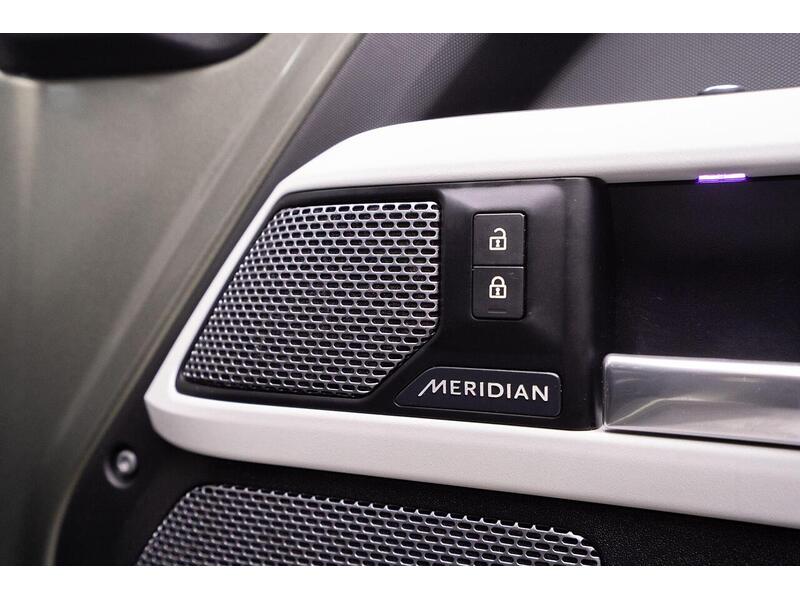 Land Rover Defender 110 2.0 SD4 SE Auto 4WD Euro 6 (s/s) 5dr - U1010