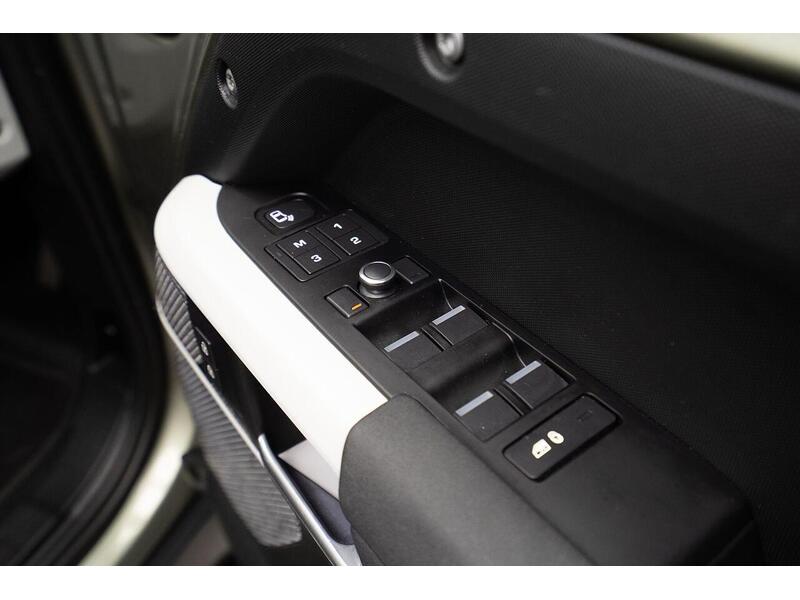 Land Rover Defender 110 2.0 SD4 SE Auto 4WD Euro 6 (s/s) 5dr - U1010