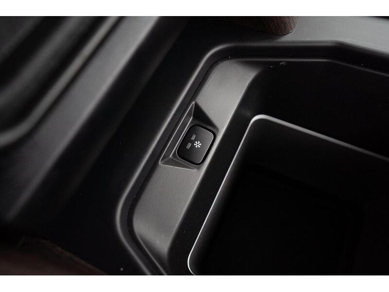 Land Rover Defender 110 2.0 SD4 SE Auto 4WD Euro 6 (s/s) 5dr - U1010