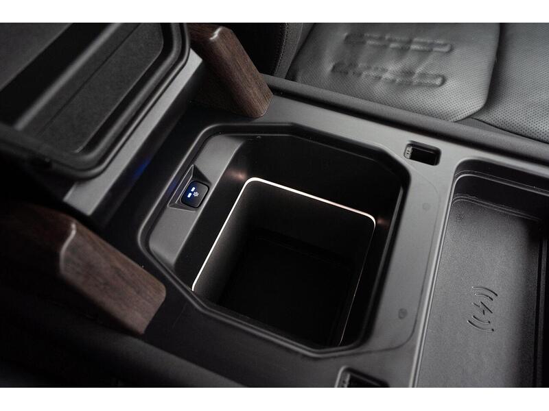 Land Rover Defender 110 2.0 SD4 SE Auto 4WD Euro 6 (s/s) 5dr - U1010