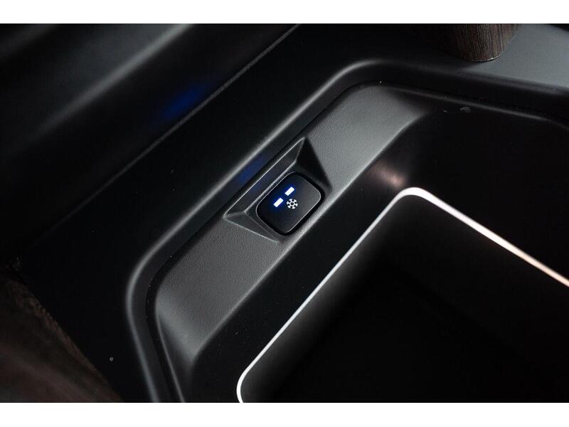 Land Rover Defender 110 2.0 SD4 SE Auto 4WD Euro 6 (s/s) 5dr - U1010