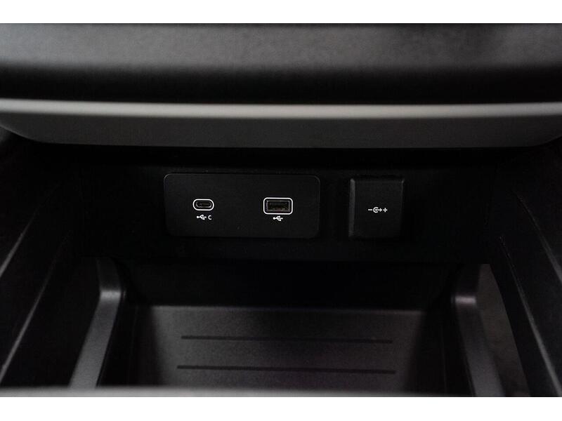 Land Rover Defender 110 2.0 SD4 SE Auto 4WD Euro 6 (s/s) 5dr - U1010