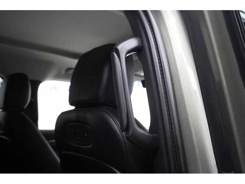 Land Rover Defender 110 2.0 SD4 SE Auto 4WD Euro 6 (s/s) 5dr - U1010