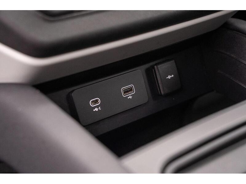 Land Rover Defender 110 2.0 SD4 SE Auto 4WD Euro 6 (s/s) 5dr - U1010