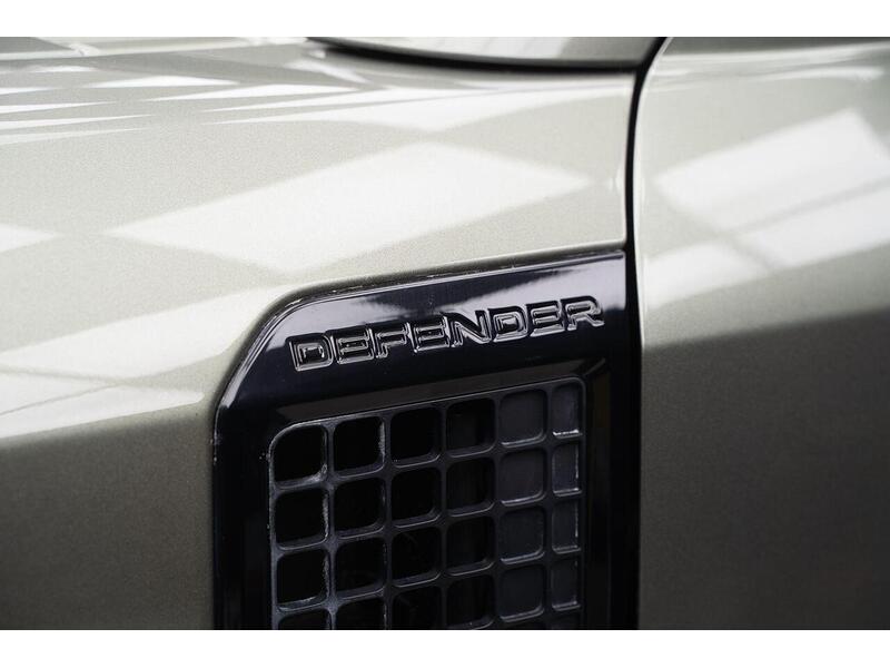 Land Rover Defender 110 2.0 SD4 SE Auto 4WD Euro 6 (s/s) 5dr - U1010