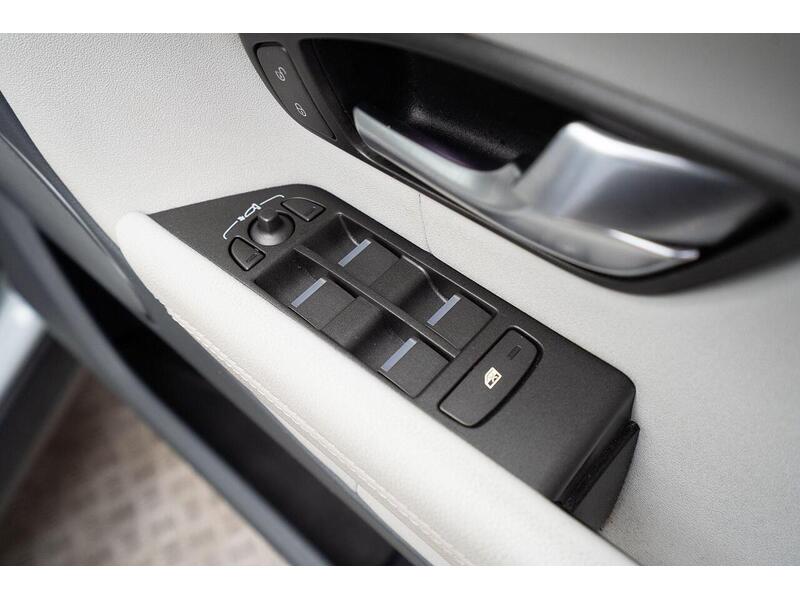 Land Rover Range Rover Evoque Range Rover Evoque SE SUV 1 Automatic Diesel - U1037