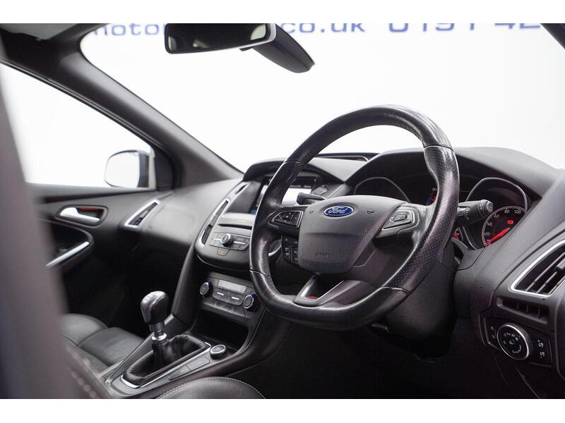 Ford Focus 2.0T EcoBoost ST-2 Euro 6 (s/s) 5dr - U1053