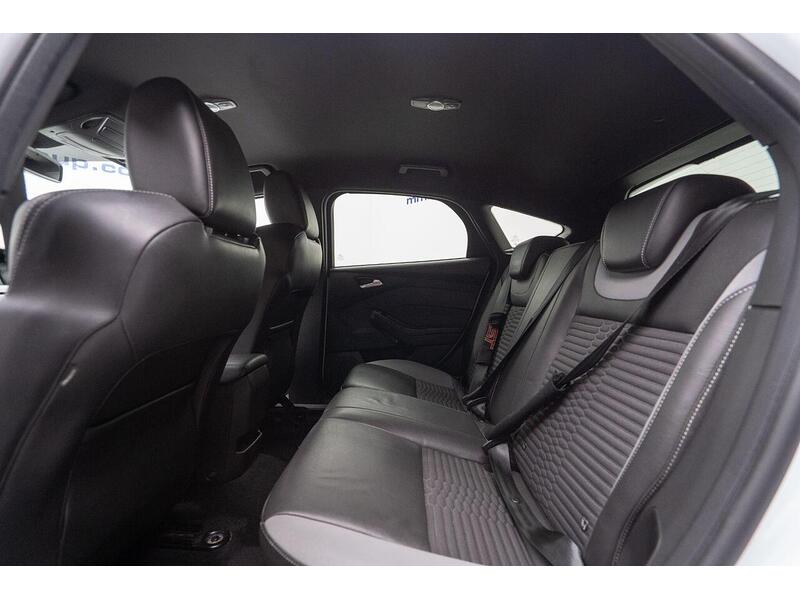 Ford Focus 2.0T EcoBoost ST-2 Euro 6 (s/s) 5dr - U1053