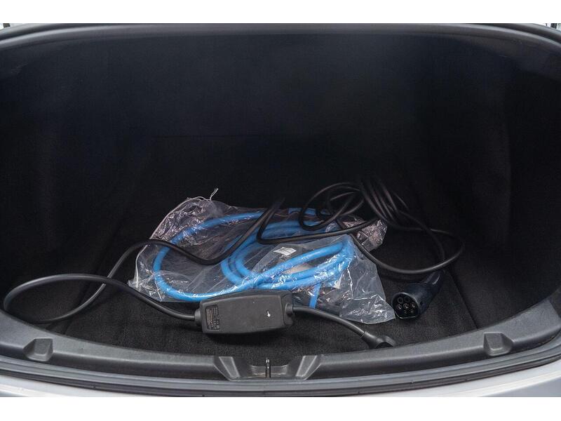 Tesla Model 3 (Dual Motor) Long Range Auto 4WDE 4dr - U1076