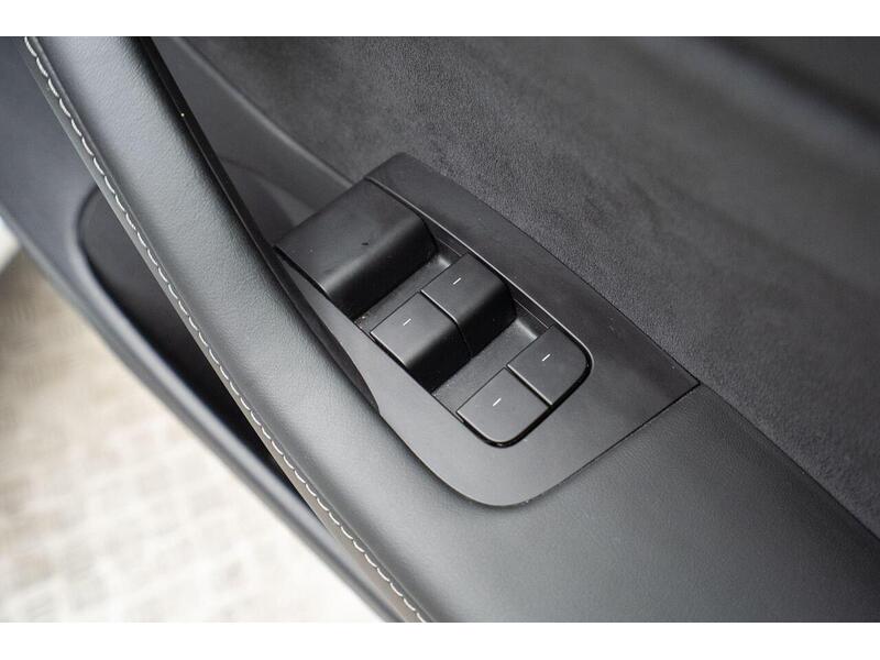 Tesla Model 3 (Dual Motor) Long Range Auto 4WDE 4dr - U1076