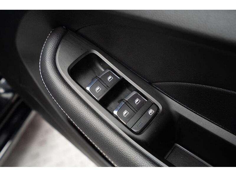 MG MG5 61.1kWh Excite Long Range Auto 5dr - U1090