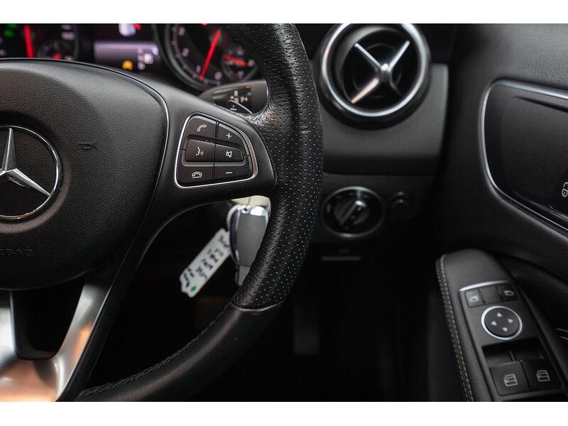 Mercedes-Benz GLA 1.6 GLA180 Urban Edition 7G-DCT Euro 6 (s/s) 5dr - U1099