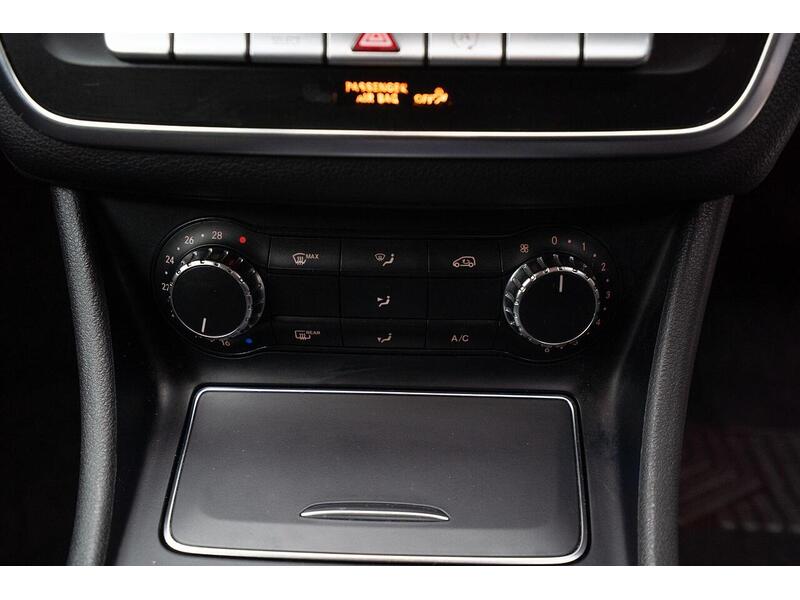 Mercedes-Benz GLA 1.6 GLA180 Urban Edition 7G-DCT Euro 6 (s/s) 5dr - U1099