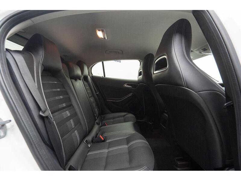 Mercedes-Benz GLA 1.6 GLA180 Urban Edition 7G-DCT Euro 6 (s/s) 5dr - U1099