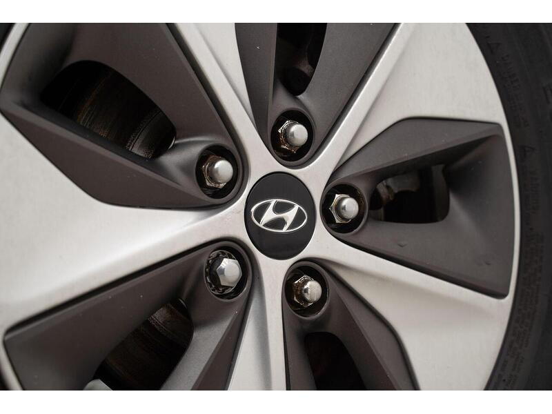 Hyundai IONIQ 28kWh Premium Auto 5dr - U1118