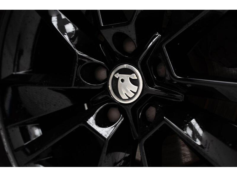 Skoda Karoq Karoq SE Technology SUV 1 Manual Diesel - U1119