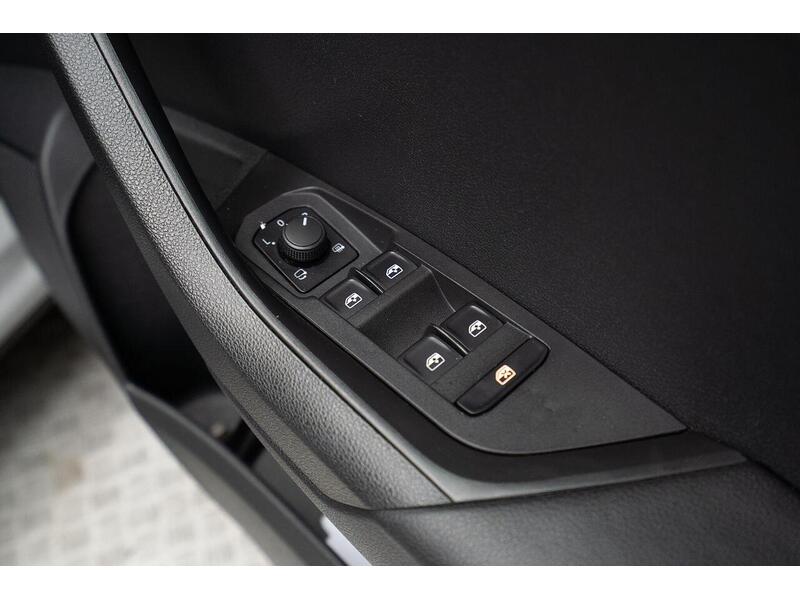 Skoda Karoq Karoq SE Technology SUV 1 Manual Diesel - U1119