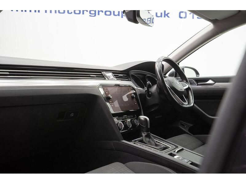Volkswagen Passat 1.6 TDI SE Nav DSG Euro 6 (s/s) 5dr - U1167