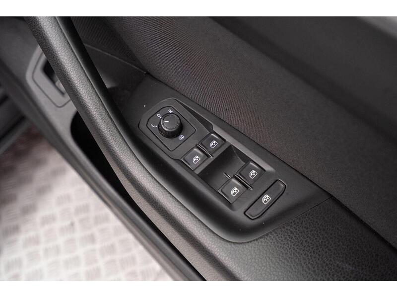 Volkswagen Passat 1.6 TDI SE Nav DSG Euro 6 (s/s) 5dr - U1167