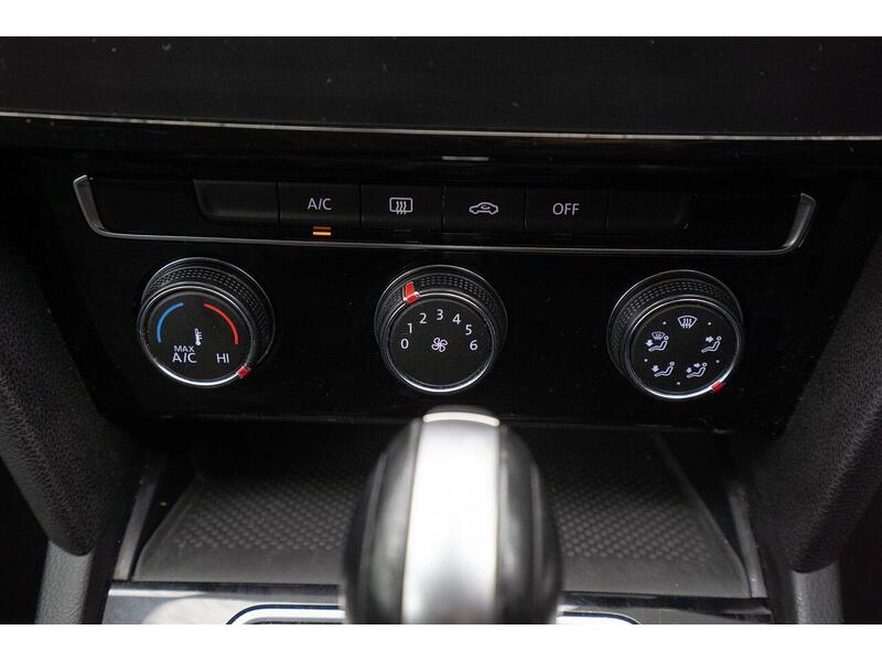 Volkswagen Passat 1.6 TDI SE Nav DSG Euro 6 (s/s) 5dr - U1167