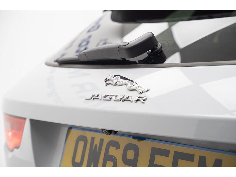 Jaguar F-PACE 2.0 D180 Chequered Flag Auto AWD Euro 6 (s/s) 5dr - U1183