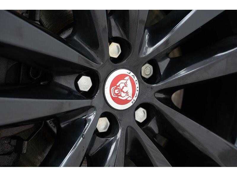 Jaguar F-PACE 2.0 D180 Chequered Flag Auto AWD Euro 6 (s/s) 5dr - U1183