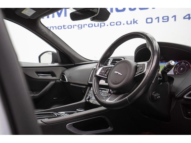 Jaguar F-PACE 2.0 D180 Chequered Flag Auto AWD Euro 6 (s/s) 5dr - U1183