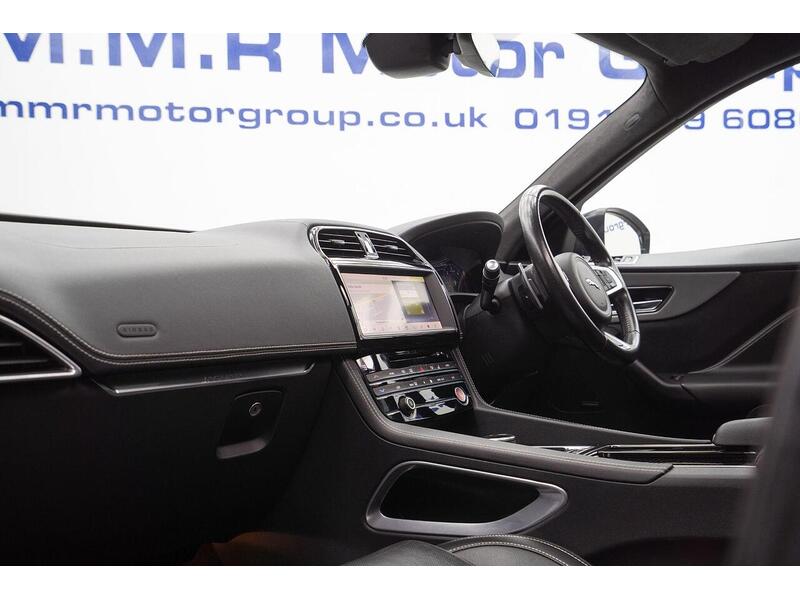 Jaguar F-PACE 2.0 D180 Chequered Flag Auto AWD Euro 6 (s/s) 5dr - U1183