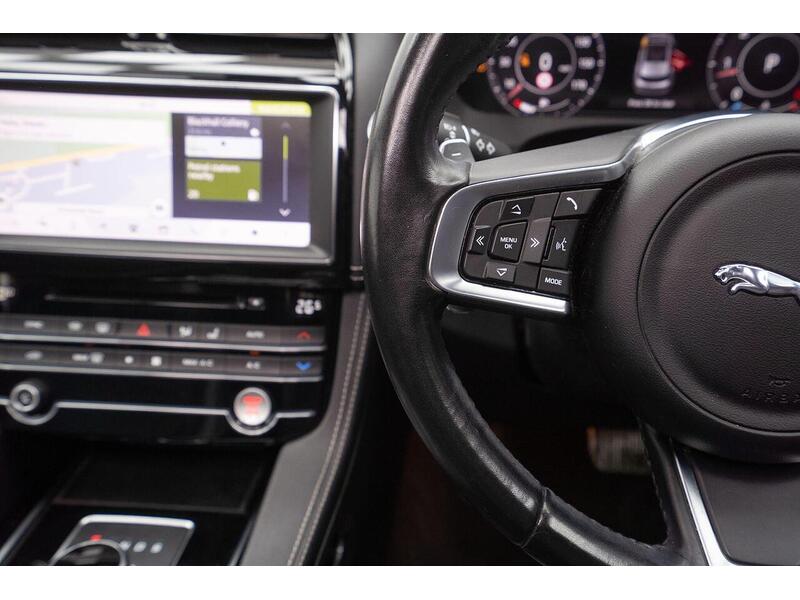 Jaguar F-PACE 2.0 D180 Chequered Flag Auto AWD Euro 6 (s/s) 5dr - U1183