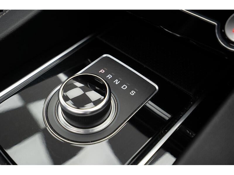 Jaguar F-PACE 2.0 D180 Chequered Flag Auto AWD Euro 6 (s/s) 5dr - U1183