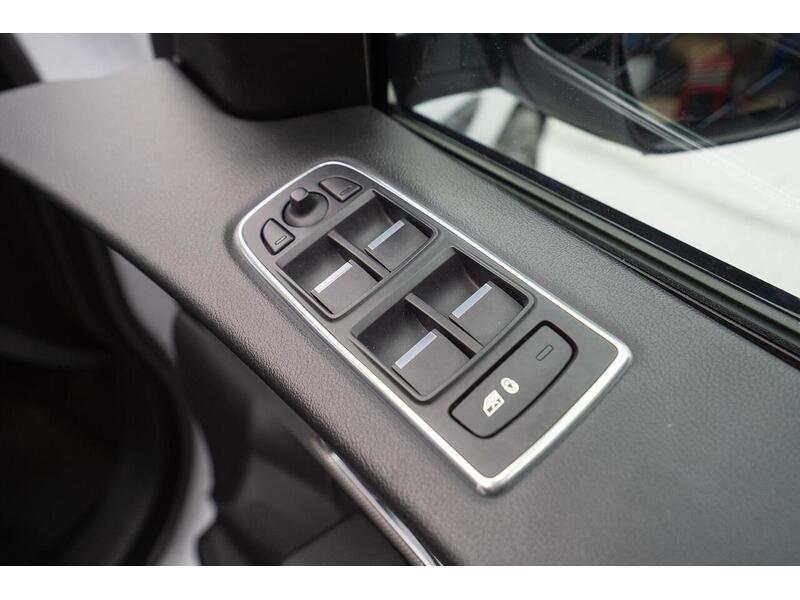 Jaguar F-PACE 2.0 D180 Chequered Flag Auto AWD Euro 6 (s/s) 5dr - U1183