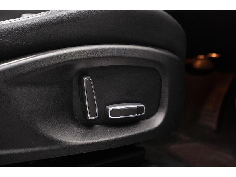 Jaguar F-PACE 2.0 D180 Chequered Flag Auto AWD Euro 6 (s/s) 5dr - U1183