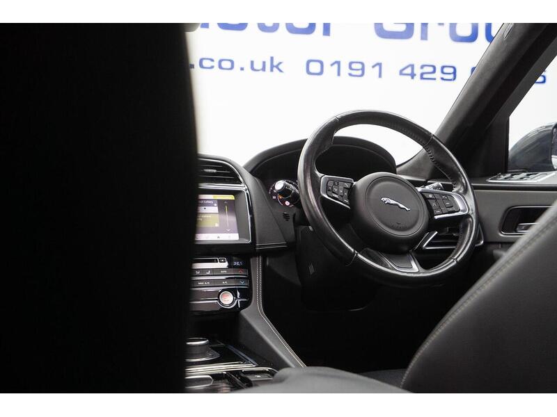 Jaguar F-PACE 2.0 D180 Chequered Flag Auto AWD Euro 6 (s/s) 5dr - U1183