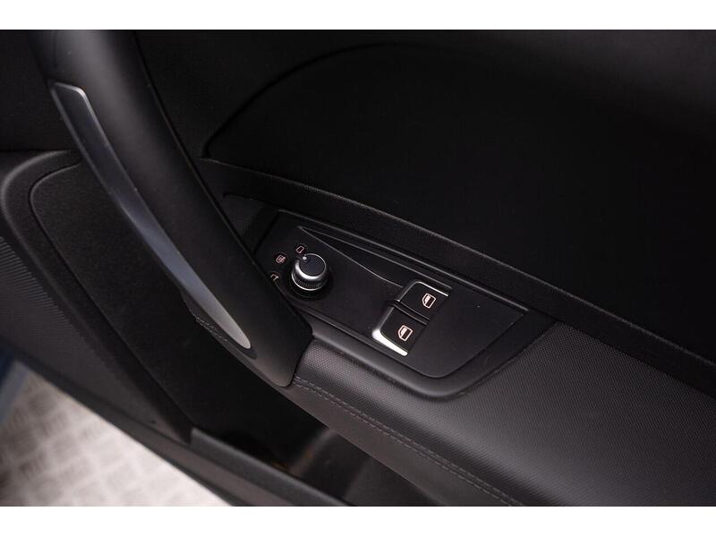 Audi A1 A1 S line Hatchback 1 Manual Petrol - U1213