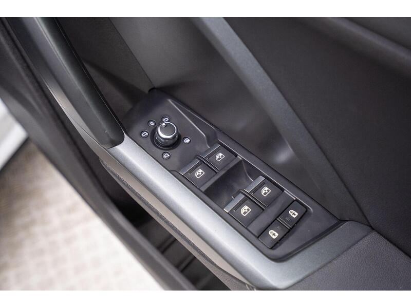 Audi Q3 1.5 TFSI CoD 35 S line Euro 6 (s/s) 5dr - U1276