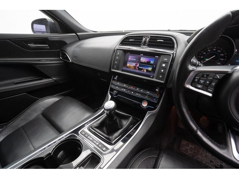 Jaguar XE 2.0d R-Sport Euro 6 (s/s) 4dr - U1281