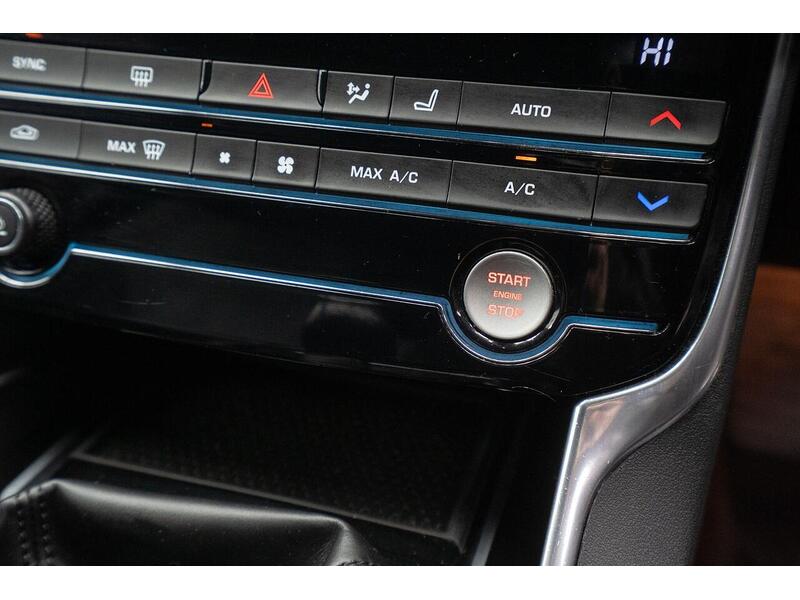 Jaguar XE 2.0d R-Sport Euro 6 (s/s) 4dr - U1281