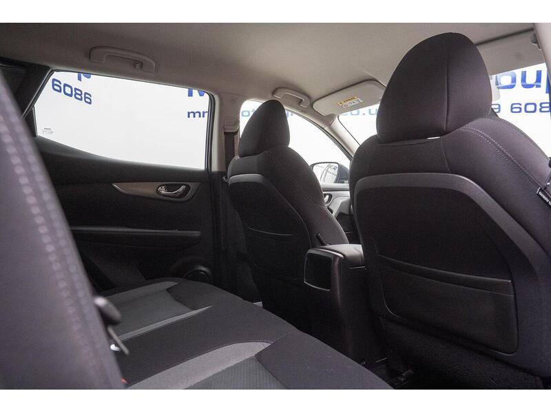 Nissan Qashqai 1.5 dCi N-Connecta Euro 6 (s/s) 5dr - U1299