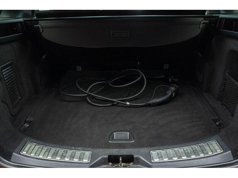 Land Rover Discovery Sport 1.5 P300e 12.2kWh R-Dynamic SE Auto 4WD Euro 6 (s/s) 5dr - U1314