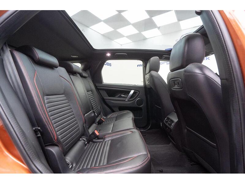 Land Rover Discovery Sport 1.5 P300e 12.2kWh R-Dynamic SE Auto 4WD Euro 6 (s/s) 5dr - U1314