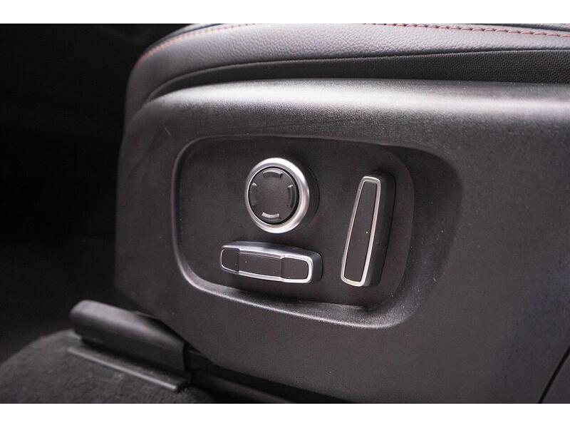 Land Rover Discovery Sport 1.5 P300e 12.2kWh R-Dynamic SE Auto 4WD Euro 6 (s/s) 5dr - U1314