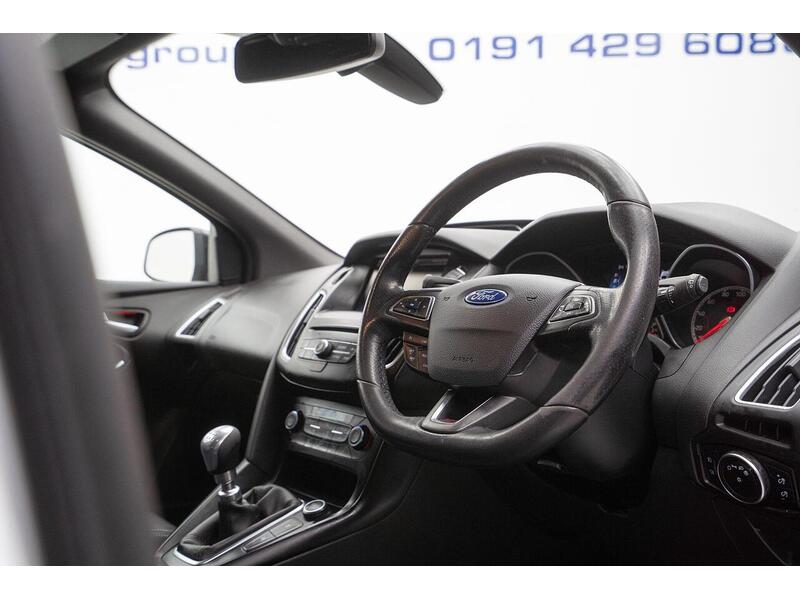 Ford Focus Focus ST-3 Hatchback 1 Manual Petrol - U1327