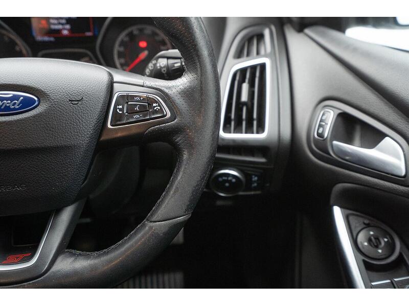 Ford Focus Focus ST-3 Hatchback 1 Manual Petrol - U1327