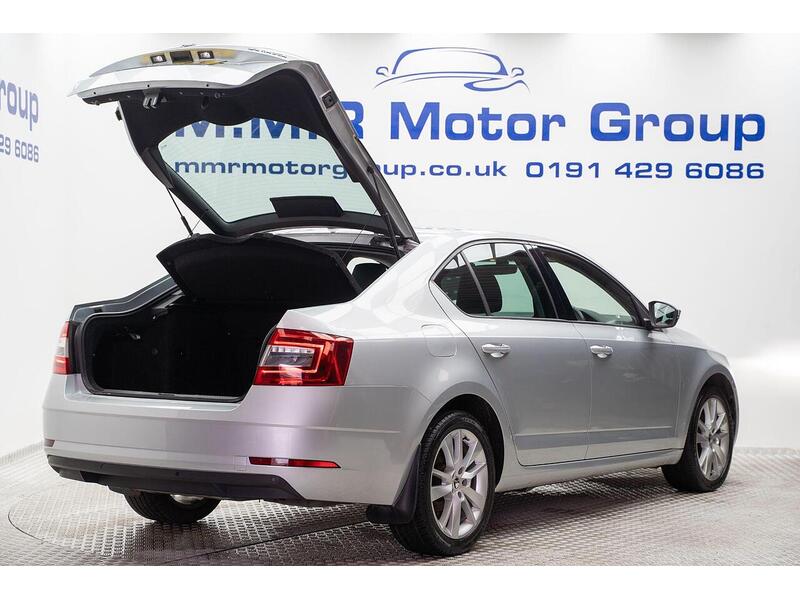Skoda Octavia Octavia SE L Hatchback 1 Automatic Diesel - U1334