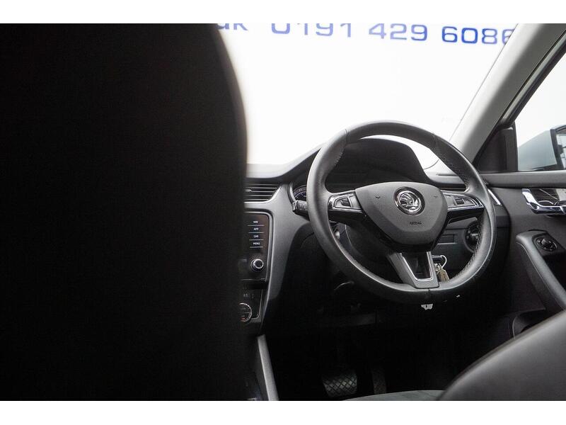 Skoda Octavia Octavia SE L Hatchback 1 Automatic Diesel - U1334