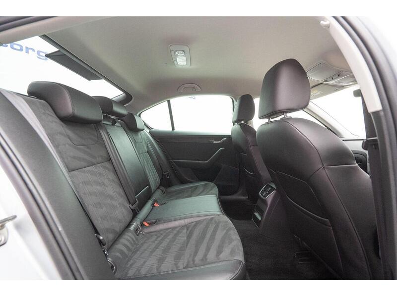 Skoda Octavia Octavia SE L Hatchback 1 Automatic Diesel - U1334