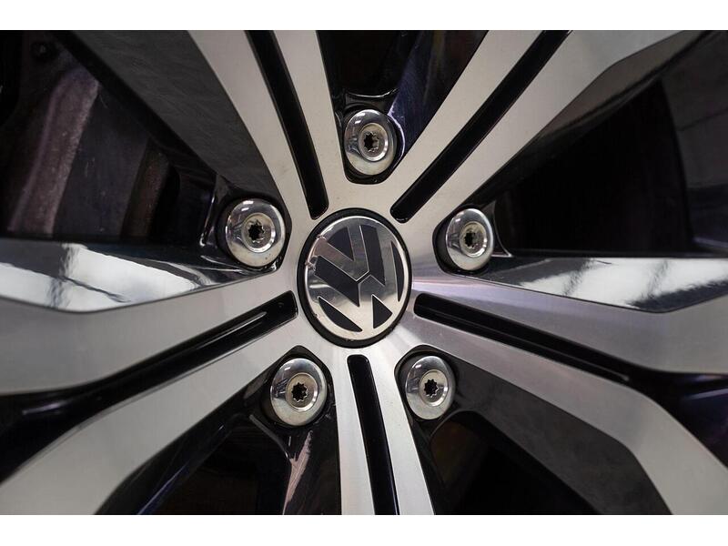 Volkswagen Touareg 3.0 TDI V6 BlueMotion Tech R-Line Tiptronic 4WD Euro 6 (s/s) 5dr - U1345