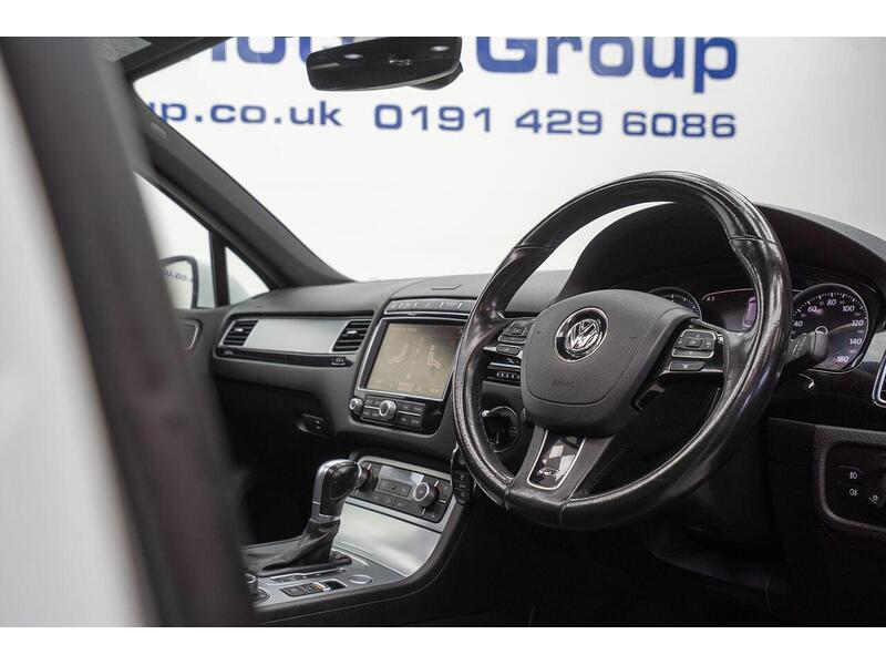 Volkswagen Touareg 3.0 TDI V6 BlueMotion Tech R-Line Tiptronic 4WD Euro 6 (s/s) 5dr - U1345