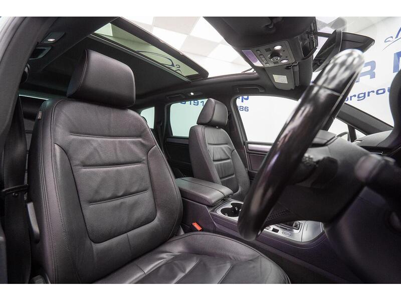 Volkswagen Touareg 3.0 TDI V6 BlueMotion Tech R-Line Tiptronic 4WD Euro 6 (s/s) 5dr - U1345
