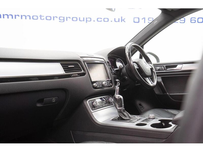 Volkswagen Touareg 3.0 TDI V6 BlueMotion Tech R-Line Tiptronic 4WD Euro 6 (s/s) 5dr - U1345